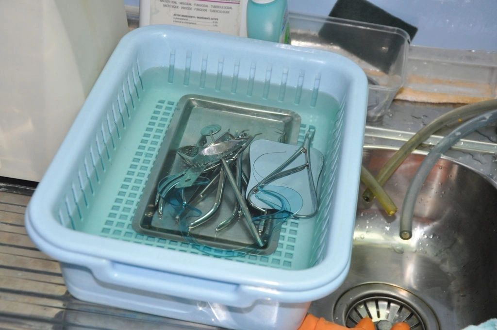 Tools are pre-soaked in a detergent